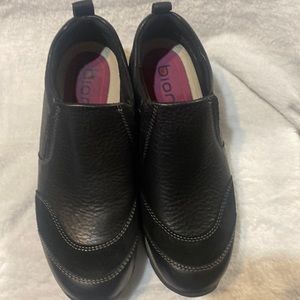 Biónica women shoes size 6 M